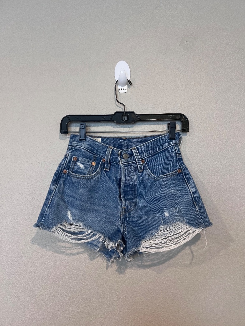 Women's Levi's 501 high-rise cut-off denim shorts - Size W24